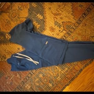 Figs Casma 3pocket top & Zamora jogger royal blue